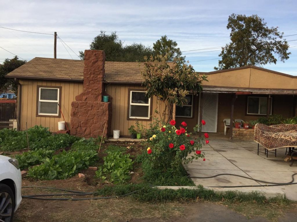 921 N 1st St, El Cajon, CA 92021