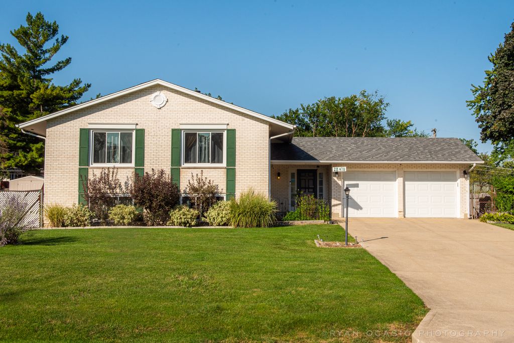 2N470 Highland Ave, Glen Ellyn, IL 60137
