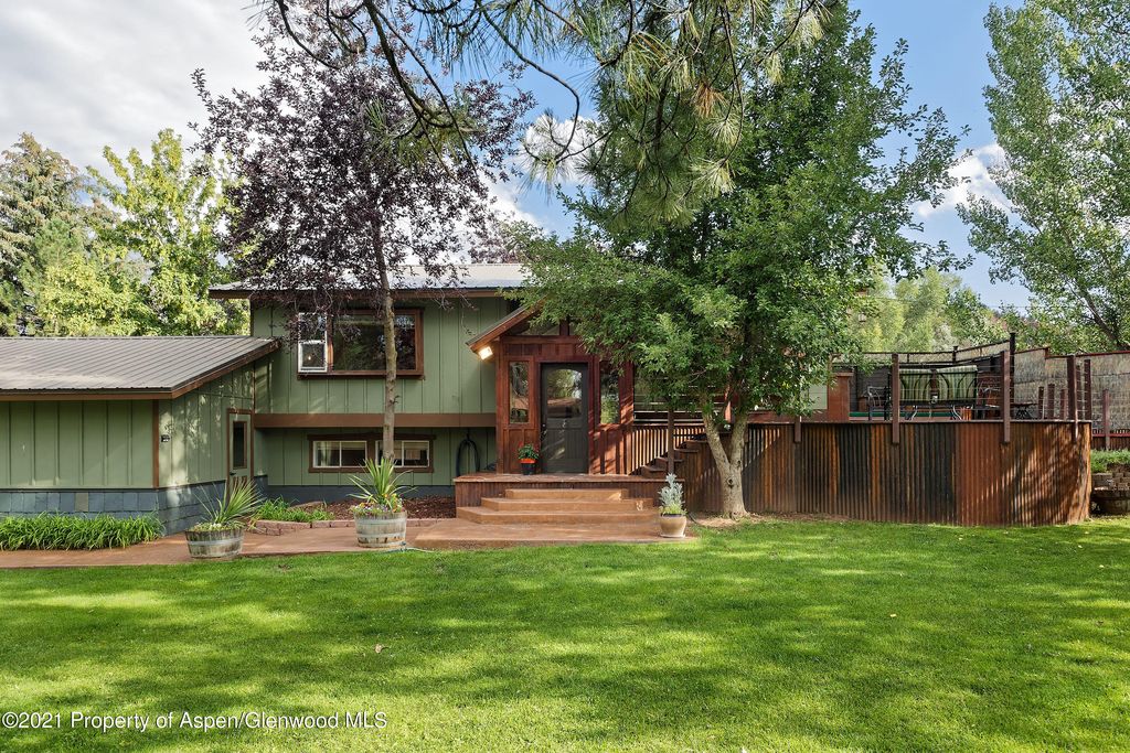 40 Pine St, Carbondale, CO 81623