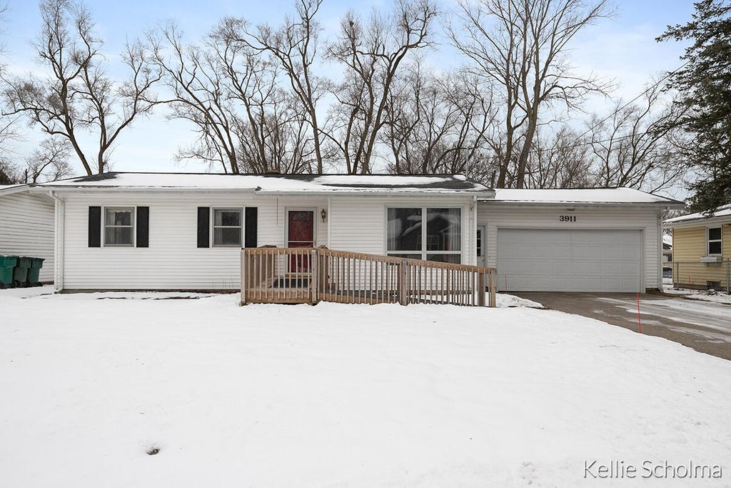 3911 Jupiter Ave NE, Grand Rapids, MI 49525