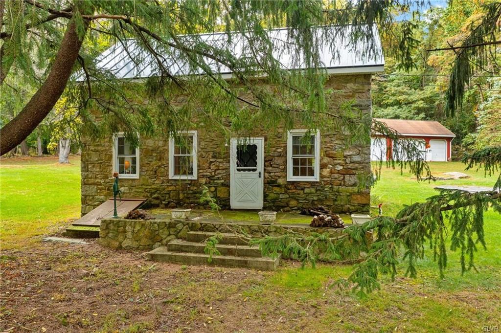 4760 Sheep Rock Rd, Macungie, PA 18062