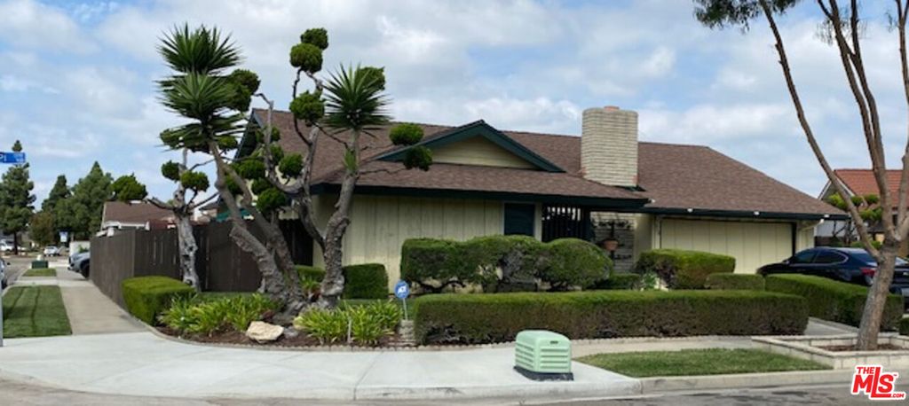 910 Liard Pl, Costa Mesa, CA 92626