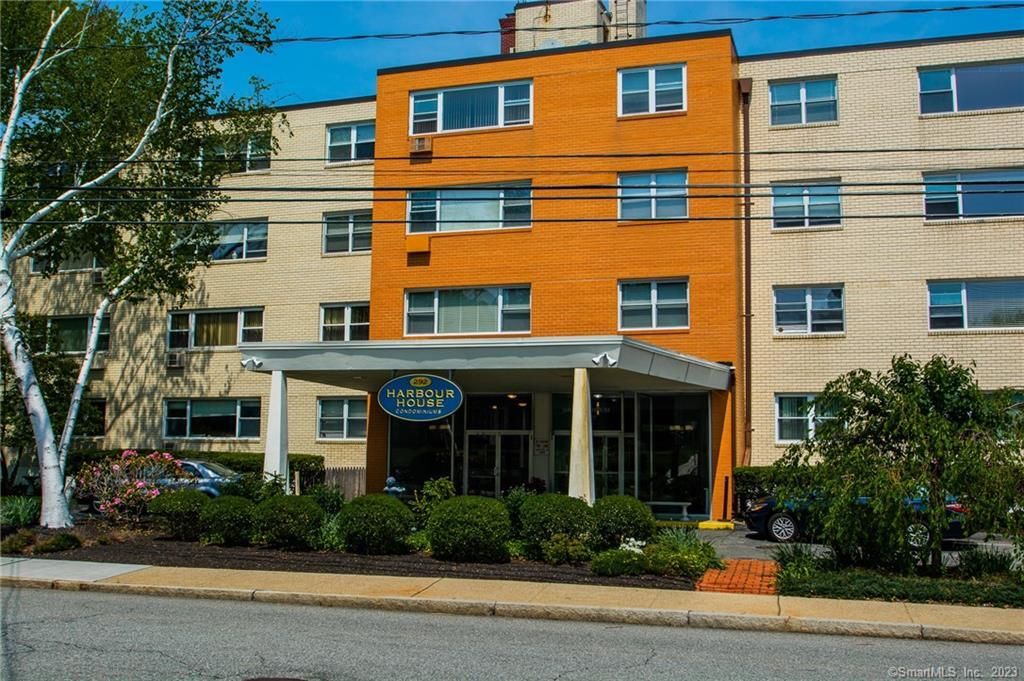 292 Pequot Ave #1O, New London, CT 06320