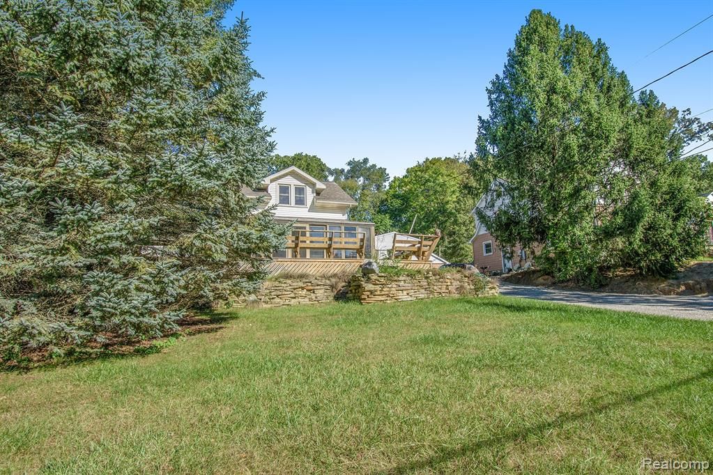 711 Nelson St, Brighton, MI 48116