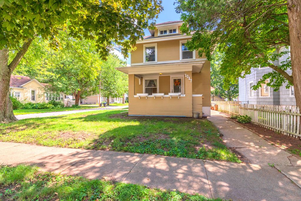 1017 E Grove St, Bloomington, IL 61701 Trulia