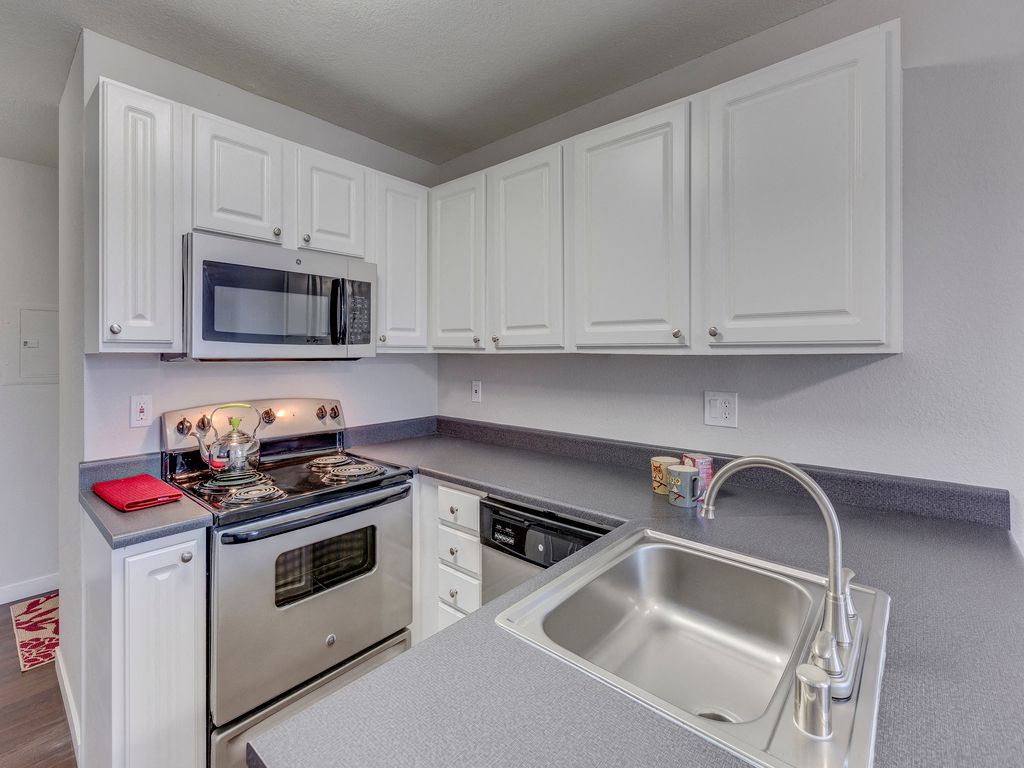 3702 204th St   SW #N204, Lynnwood, WA 98036