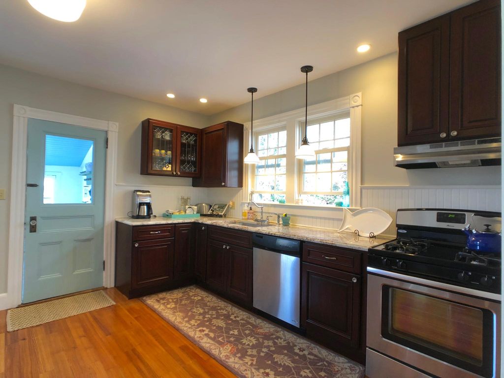 124 Houston Ave, Newport, RI 02840