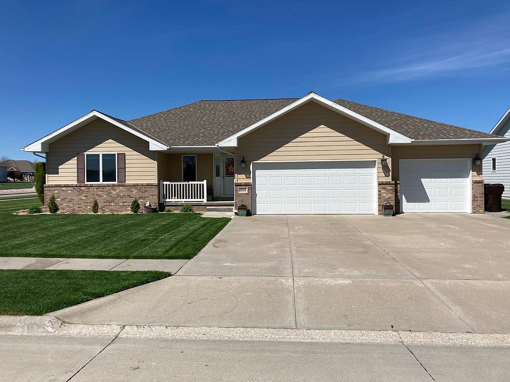 6104 Avenue M, Kearney, NE 68847