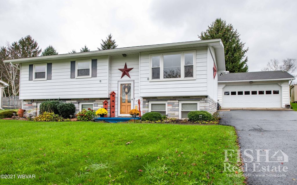 24 Cherokee Ln, Williamsport, PA 17701