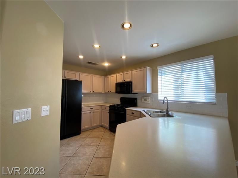 9821 Lenox Crest Pl, Las Vegas, NV 89134 - Home for Rent