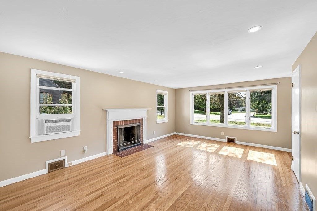 245 Maple St, East Longmeadow, MA 01028
