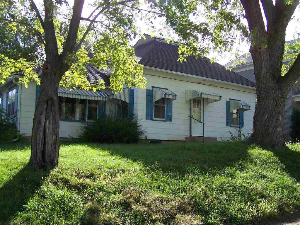 818 J St, Fairbury, NE 68352 Trulia