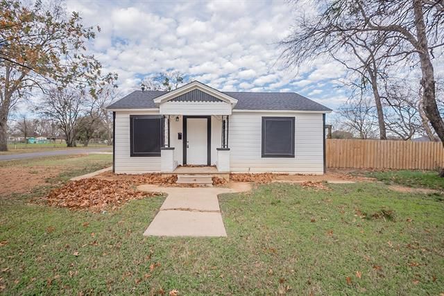 200 E Baker St, Ennis, TX 75119