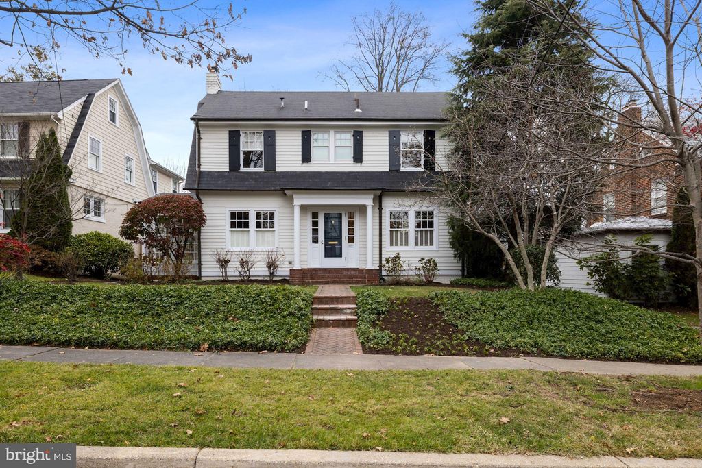 3807 Underwood St, Chevy Chase, MD 20815
