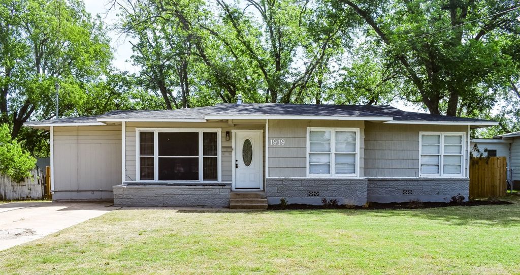 1919 S China St, Brady, TX 76825 Trulia