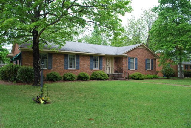 814 Gilchrist St, Laurinburg, NC 28352