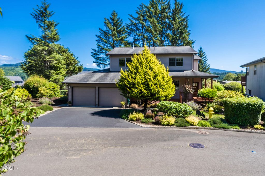 1216 NE Pepperwood Dr, Lincoln City, OR 97367
