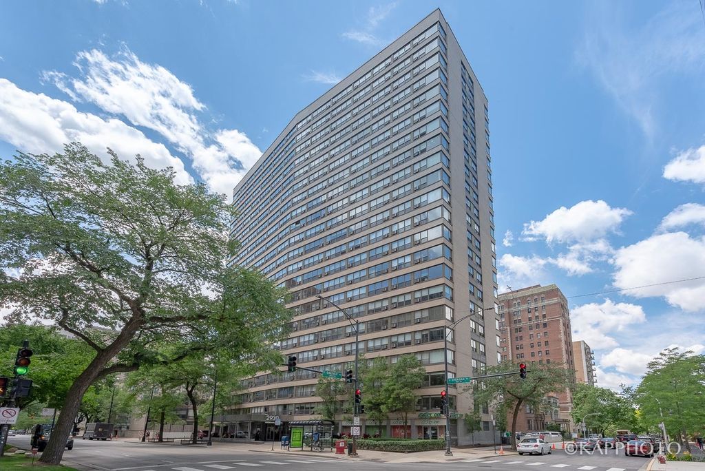 2930 N Sheridan Rd #903, Chicago, IL 60657