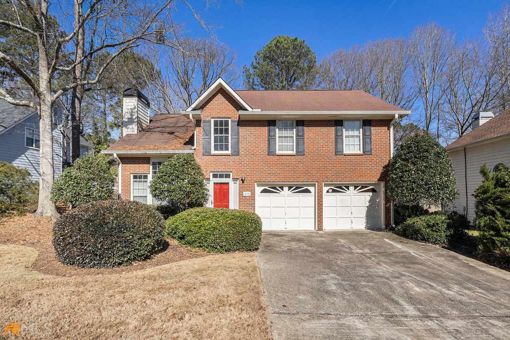270 Carriage Dr, Fayetteville, GA 30214