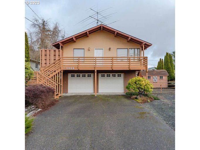 1005 Augustine Ave, Coos Bay, OR 97420