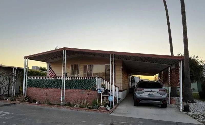200 Sequoia Way, Santa Ana, CA 92703
