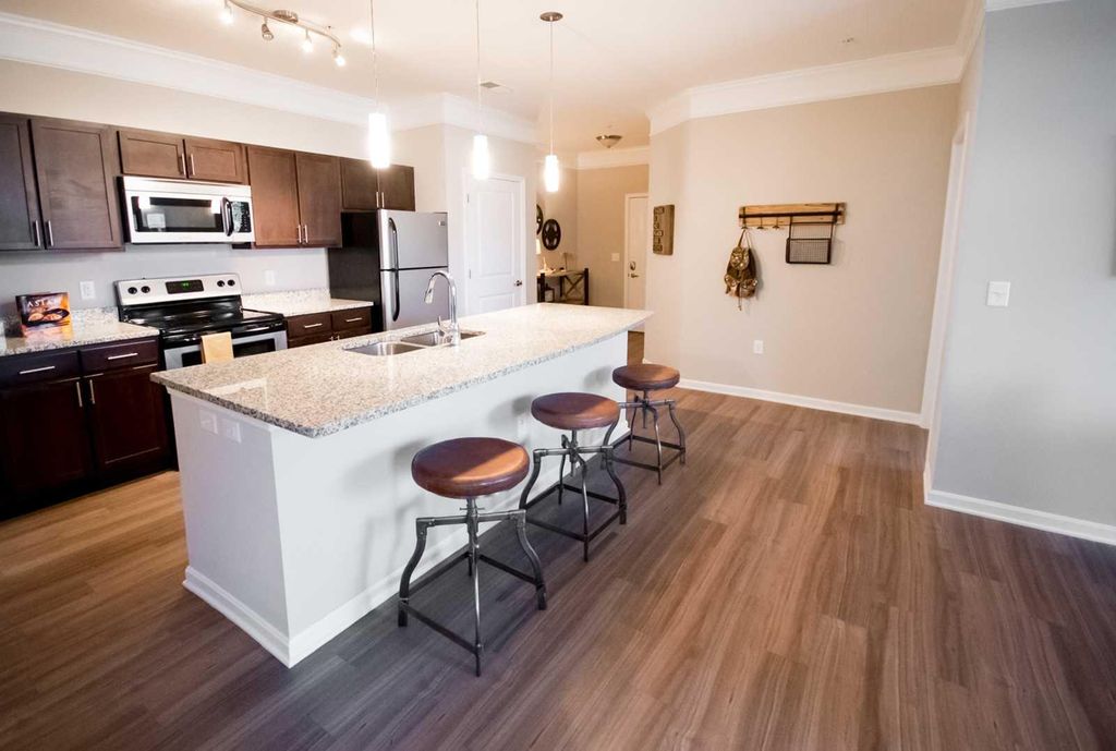 2425 W Dublin Granville Rd, Columbus, OH 43235