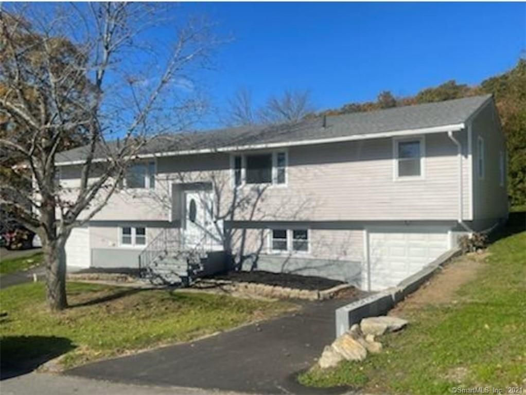 29 Spread Oak Ln, Waterbury, CT 06704
