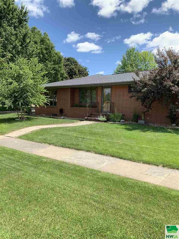 1104 10th St, Sheldon, IA 51201 Trulia