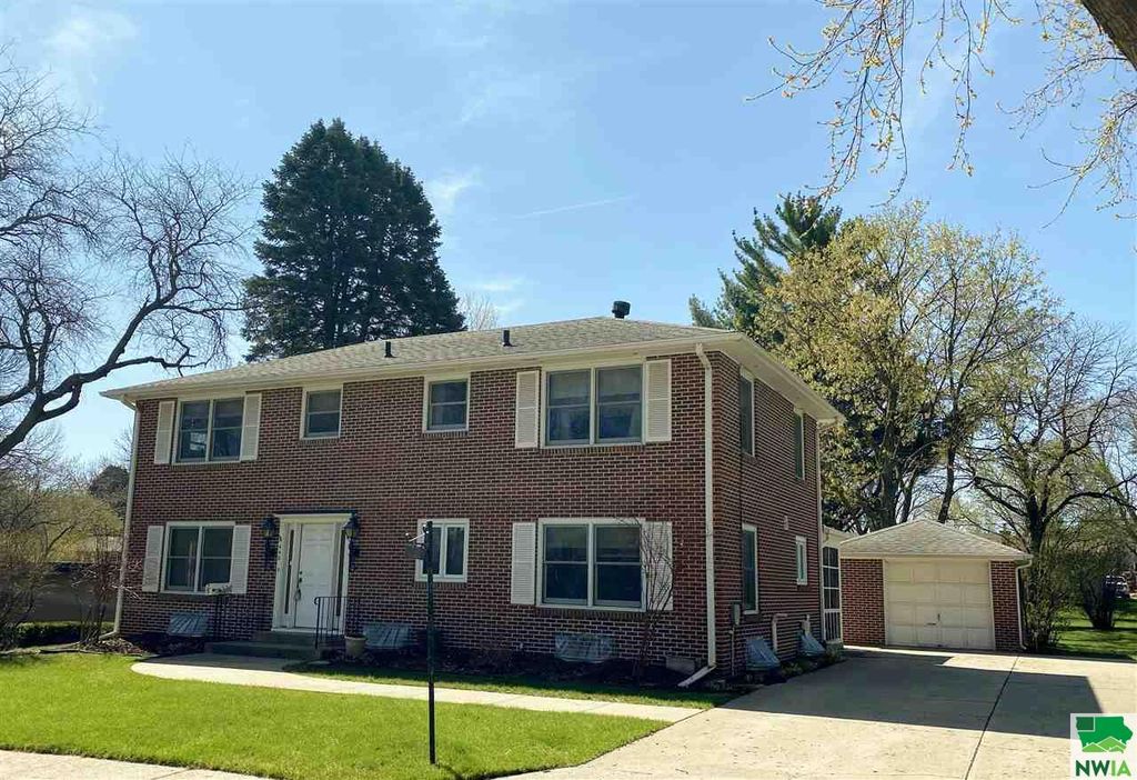 440 S Greenwood Dr, Le Mars, IA 51031 Trulia