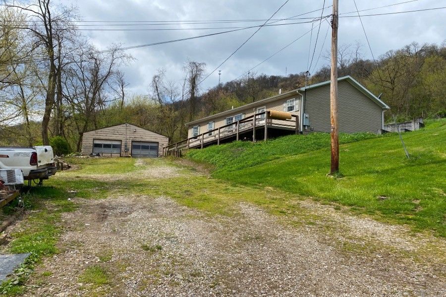 122 Monroe St, Powhatan Point, OH 3 Bed, 2 Bath SingleFamily Home