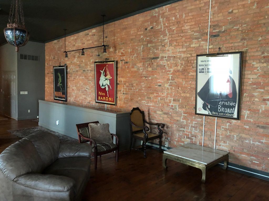 131 W Pearl St #3, Jackson, MI 49201