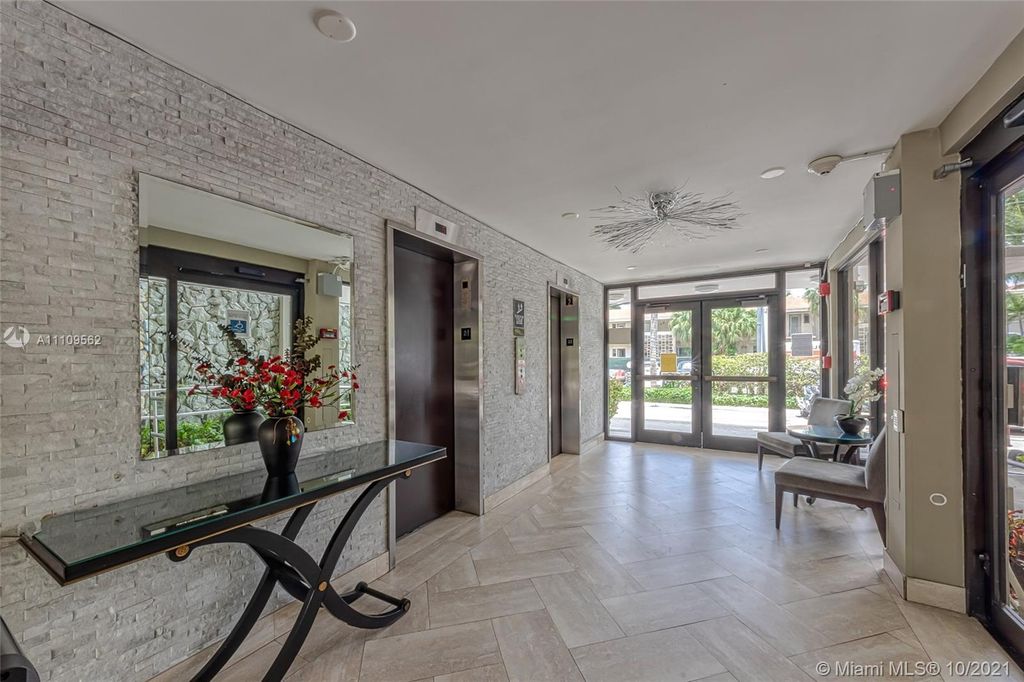9800 W Bay Harbor Dr #703, Miami Beach, FL 33154