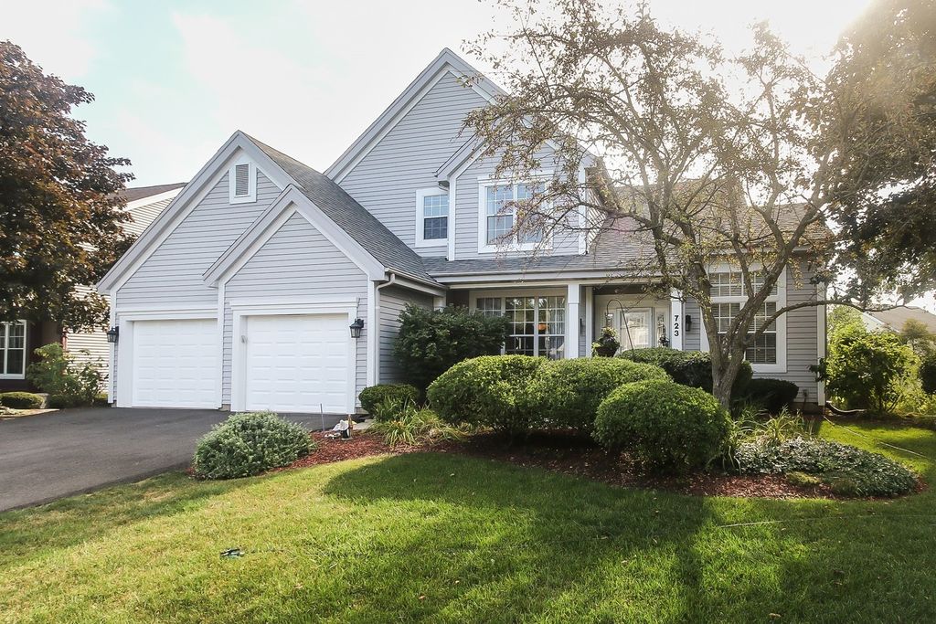 723 Foxmoor Ln, Lake Zurich, IL 60047