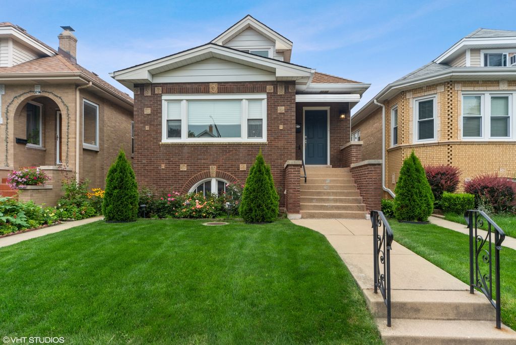 7932 W Fletcher St, Elmwood Park, IL 60707