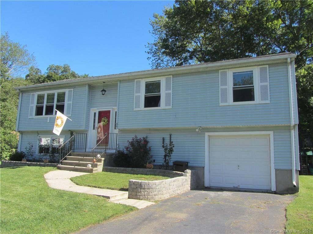 39 Harlow Ct, Naugatuck, CT 06770