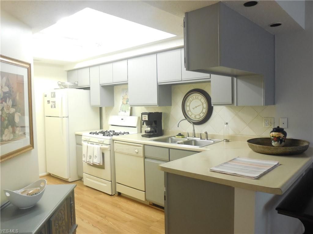 70 Stratford Green Dr 2, Canfield, OH 2 Bed, 2 Bath Condo 28