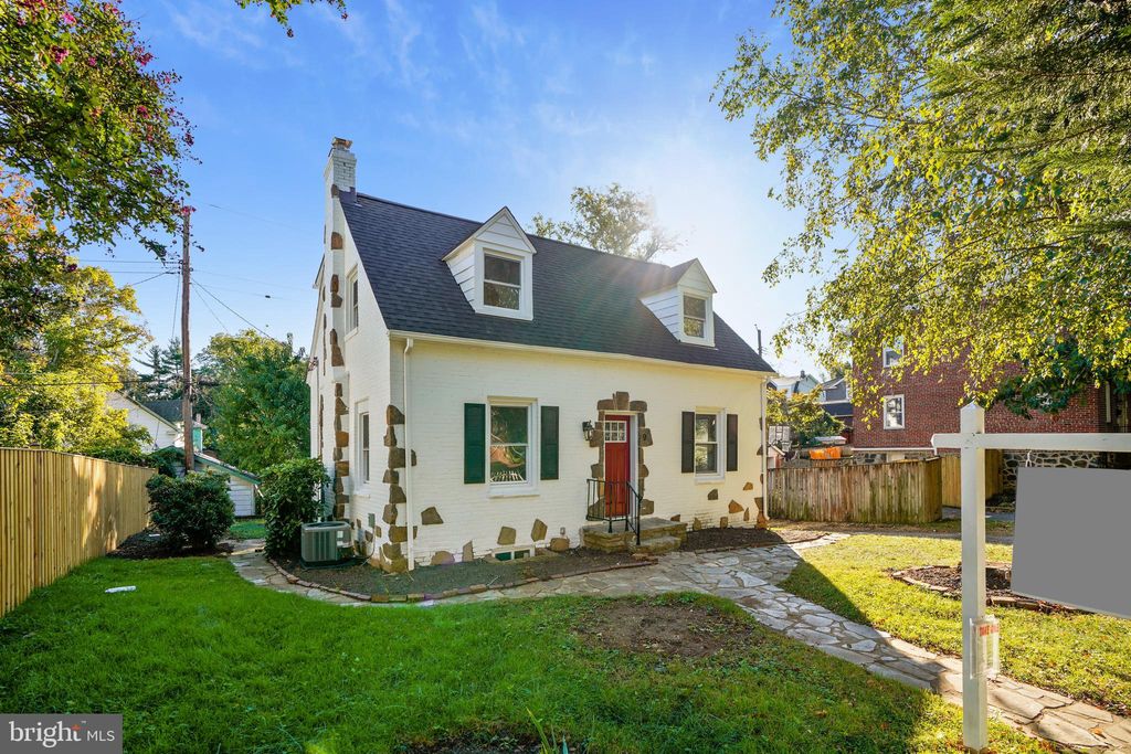 9 Cedarwood Rd, Catonsville, MD 21228