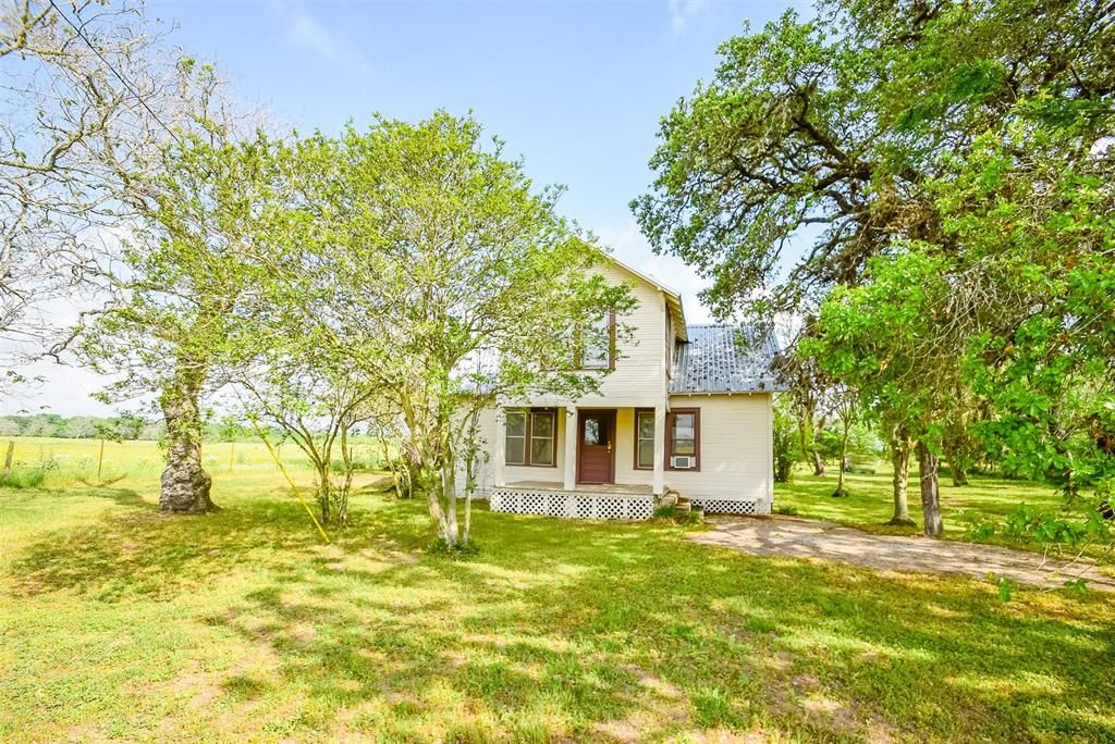 4501 Mullins Prairie Loop, La Grange, TX 78945