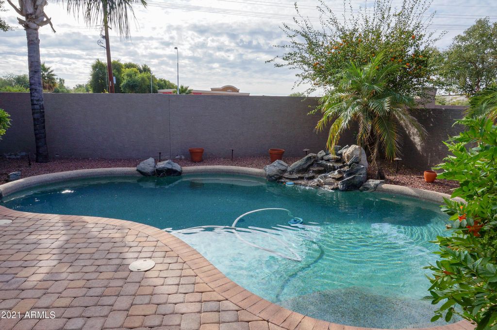 621 W Liberty Ln, Gilbert, AZ 85233