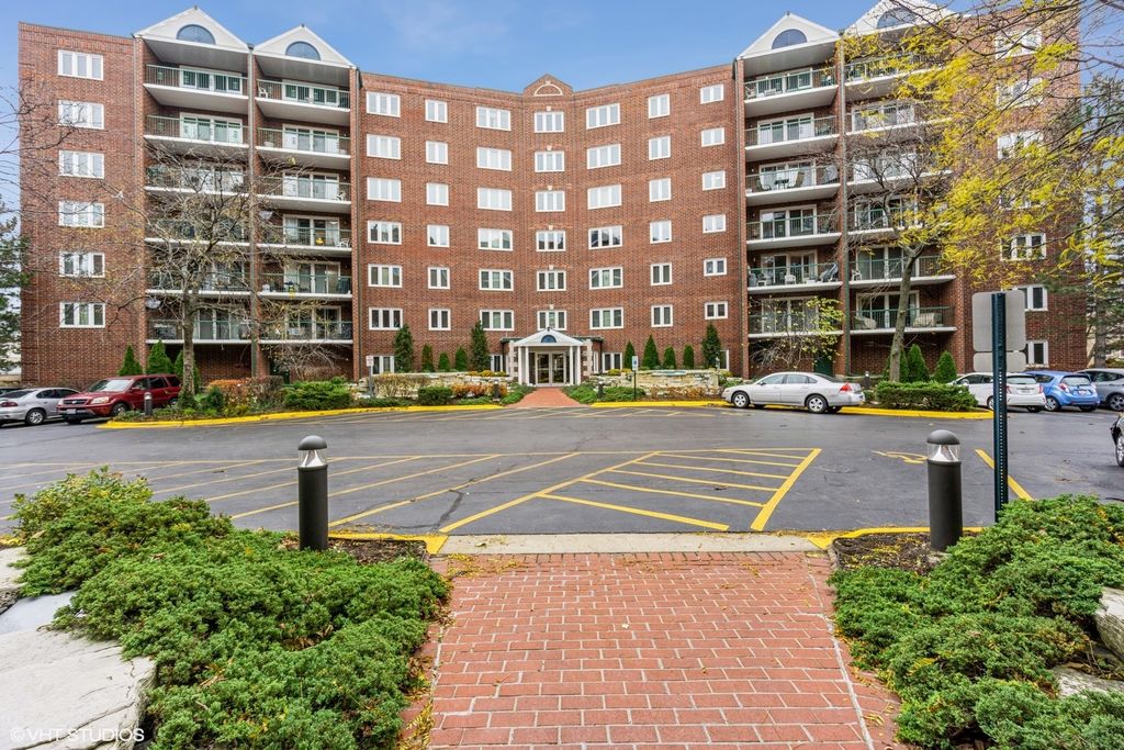 8540 W Foster Ave #601, Norridge, IL 60706