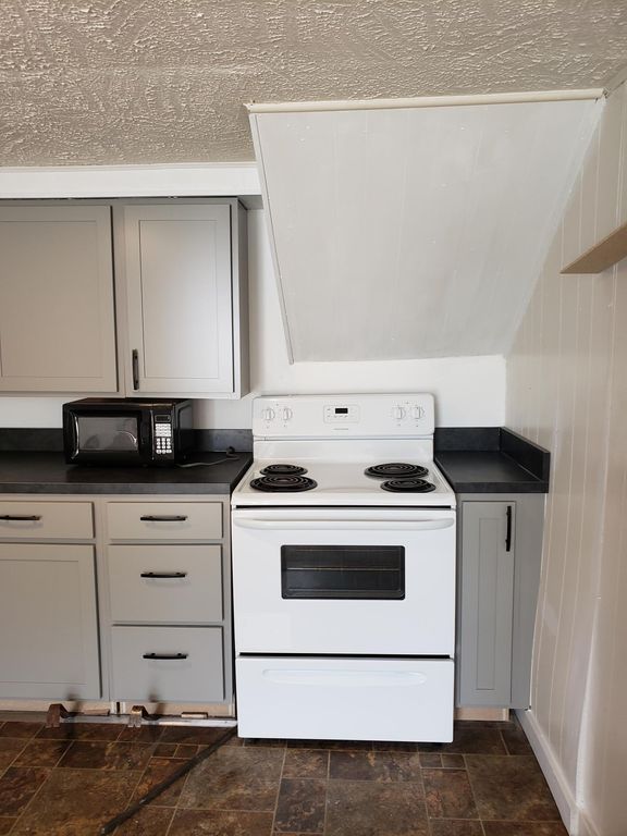 101 E 1st St #C, Albion, WA 99102