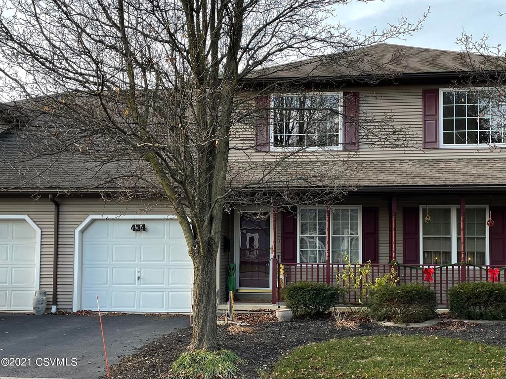 434 Mulberry St, Mifflinburg, PA 17844