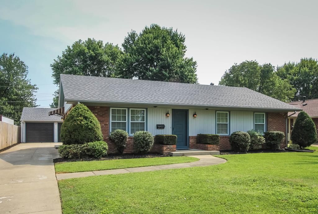 2131 Carriage Dr, Owensboro, KY 42301
