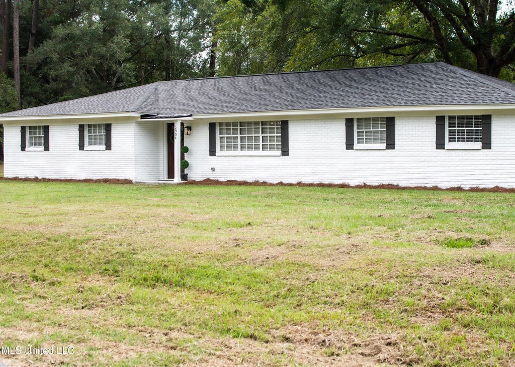 12904 Dixie Hill Dr, Moss Point, MS 39562