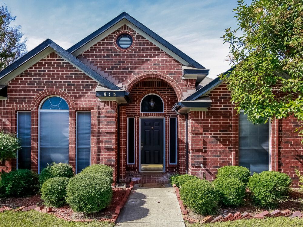 913 Mossberg Ln, Mesquite, TX 75181
