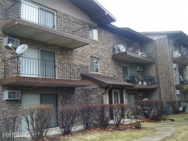 8127 Waterbury Ct, Woodridge, IL 60517