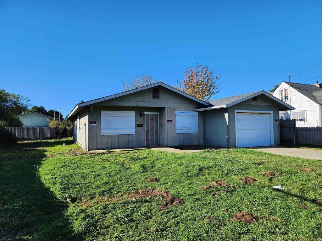 1030 K St, Crescent City, CA 95531 - See Est. Value, Schools & More