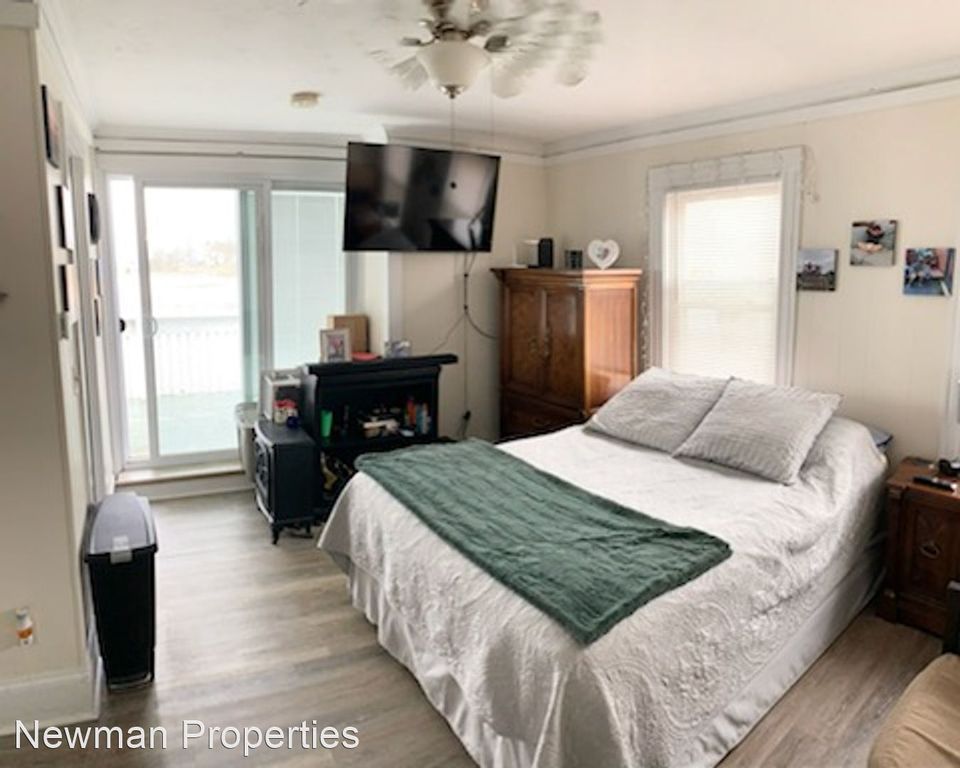 6 S Water St, Onset, MA 02558
