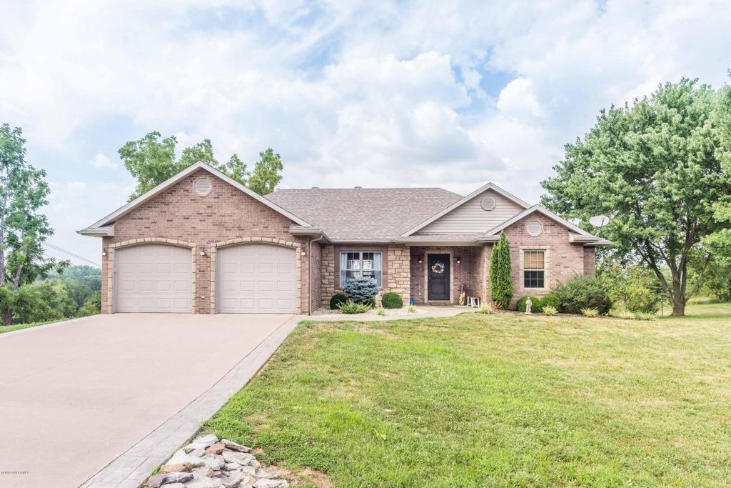 7009 Liberty Rd, Jefferson City, MO 65101