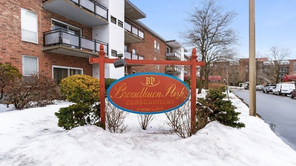 44 Broadlawn Park #21, Chestnut Hill, MA 02467